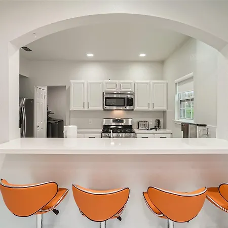 Chic 8Br Retreat Central East Austin For Large Groups